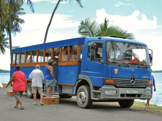 DSCN1061-4x3-Bus-Around-Bora-Bora